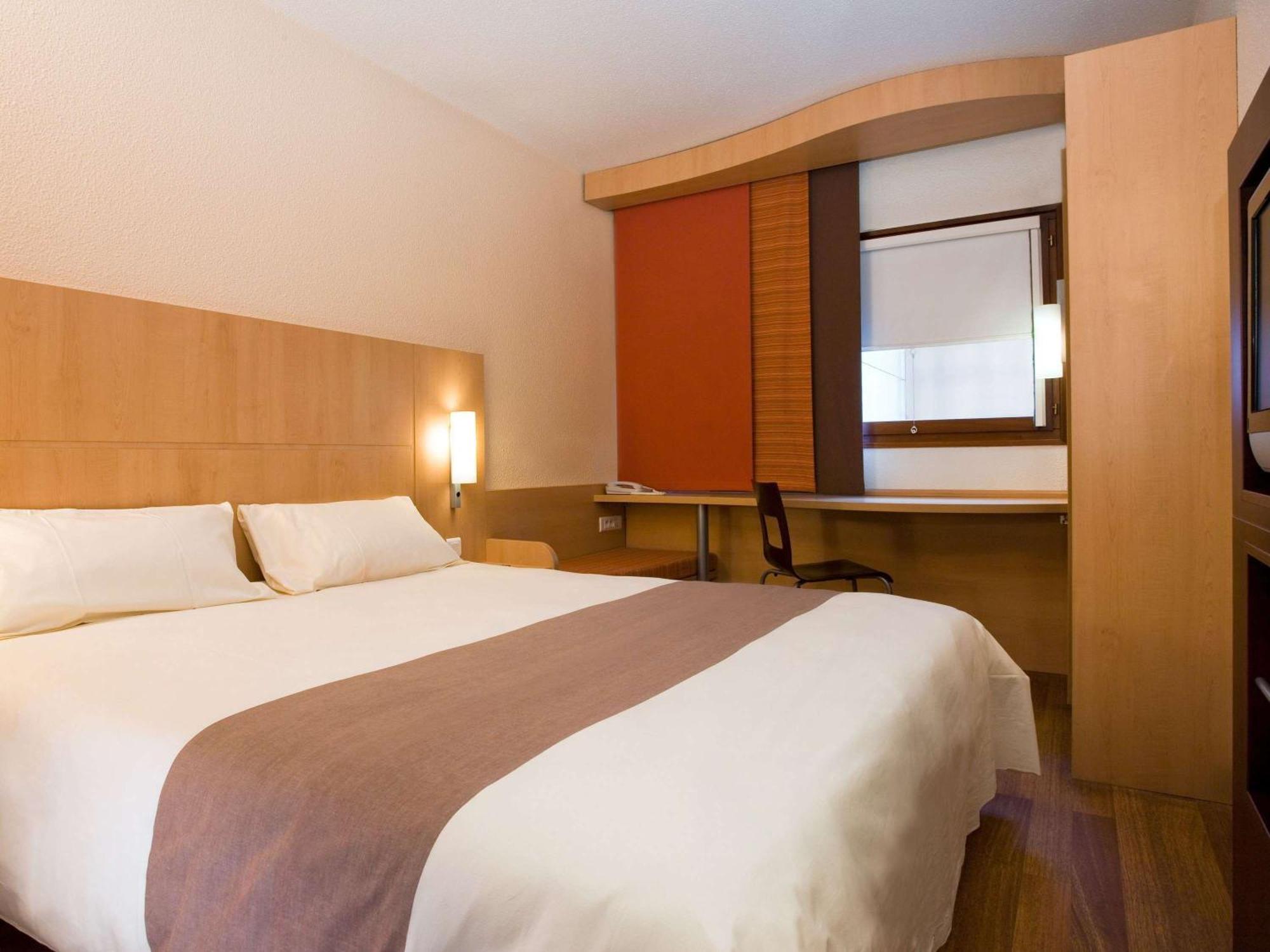 Ibis Asuncion Hotel Exterior photo